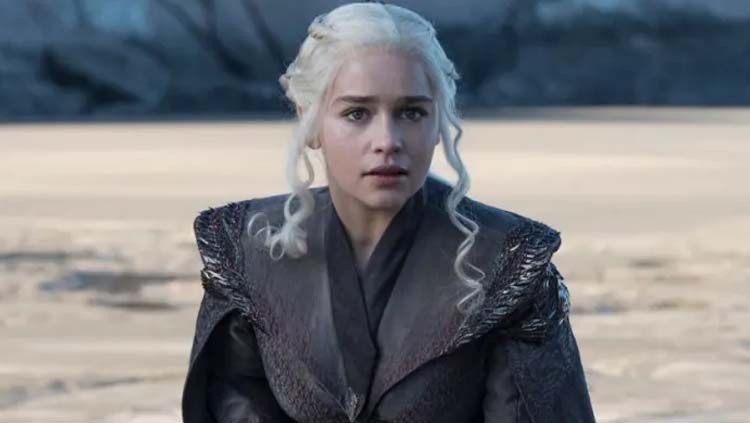 Emilia Clarke saat memerankan Daenerys Targaryen di serial televisi Game of Thrones. Foto: maxim.com Copyright: &copy; maxim.com
