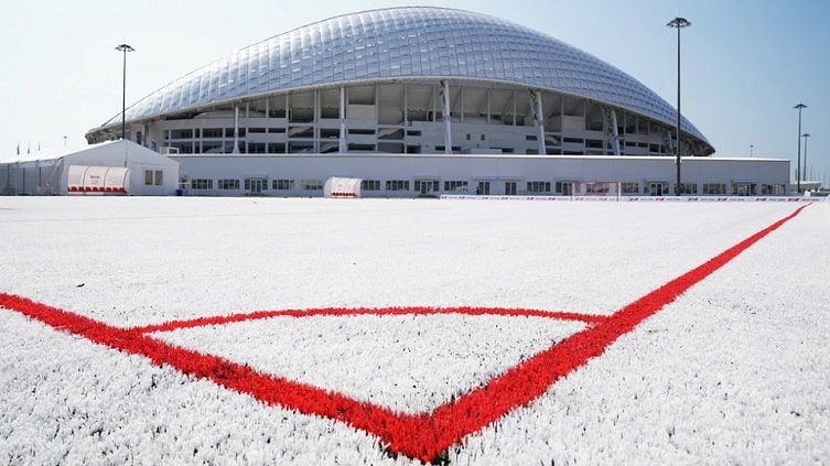 Salah satu stadion tuan rumah di Piala Dunia Rusia membangun lapangan dengan menggunakan limbah plastik sebagai bahan rumput sintetis. Copyright: © Sputnik/Artur Lebedev