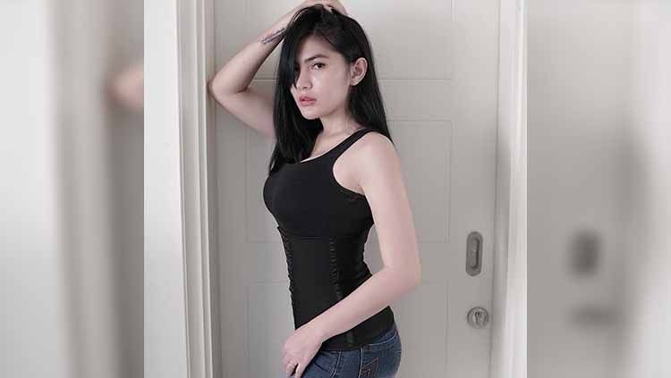 Viral Foto Bareng Kakek Sugiono, Angela Lee Seksi Saat Cosplay Jadi Karakter PUBG