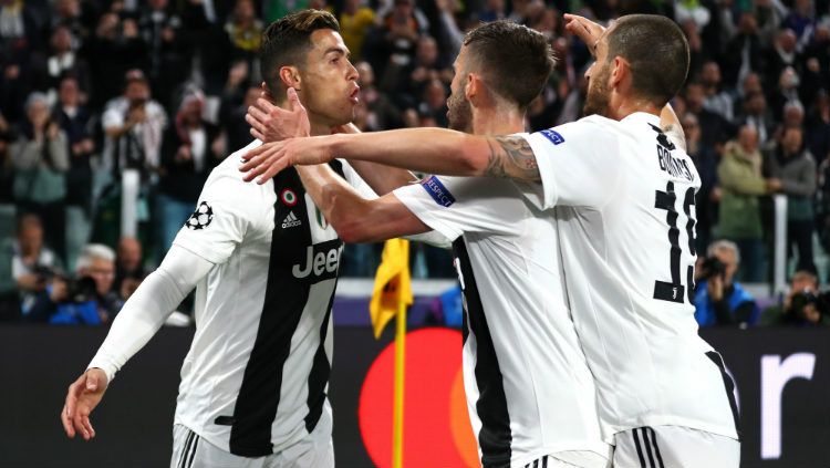 Selebrasi para pemain Juventus usai Cristiano Ronaldo mencetak gol. Copyright: © Michael Steele/Getty Images