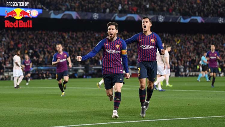 Lionel Messi dan Philippe Coutinho melakukan selebrasi usai mencetak gol ke gawang Manchester United. Copyright: © David Ramos/Getty Images