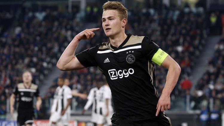 Matthijs De Ligt Saat melakukan selebrasi usai memenangi laga melawan Juventus. Copyright: © Photo by VI Images,Getty Image