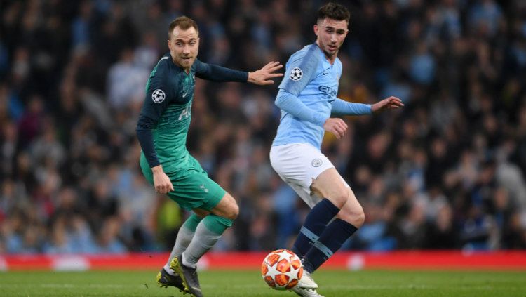 Bek Manchester City (kanan), Aymeric Laporte. Copyright: © Laurence Griffiths/Getty Images