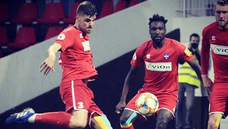Antonio Asanovic tengah mengeksekusi bola Copyright: © asanovic_antonio