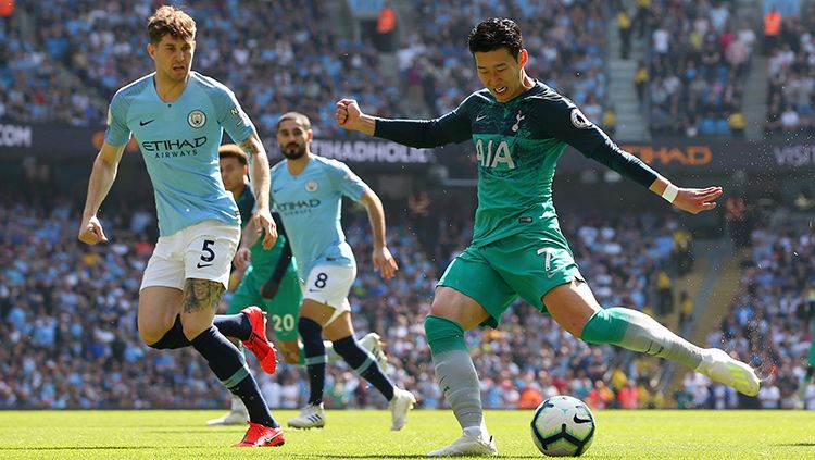 Son Heung-min mencoba mencetak gol pada laga Liga Primer Inggris antara Manchester City dan Tottenham Hotspur (20/04/2019). Copyright: © Alex Livesey/Getty Images