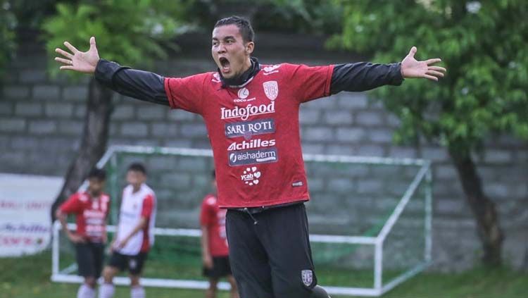 Gunawan Dwi Cahyo melakukan selebrasi dalam sesi latihan Bali United. Copyright: © gunawandwicahyo13