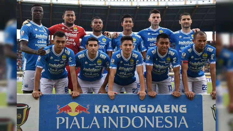 Persib Bandung saat sesi foto tim jelang pertandingan leg pertama perempat final Kratingdaeng Piala Indonesia 2018/19 di Stadion Segiri, Rabu (24/4/19) sore. (twitter.com/@persib) Copyright: © twitter.com/@persib