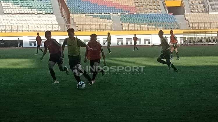 Proses Seleksi Timnas Indonesia U-18 di Stadion Wibawa Mukti, Cikarang (25-04-2019). Foto: Shintya Anya Maharani/INDOSPORT Copyright: © Shintya Anya Maharani/INDOSPORT