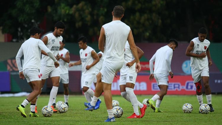 PSM Makassar lakoni latihan resmi jelang melawan Bhayangkara FC pada Kratingdaeng Piala Indonesia di Stadion PTIK, Jumat (26/04/19). Copyright: © Media PSM Makassar