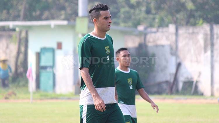 Otavio Dutra sudah terlihat ikut berlatih di Lapangan Jenggolo, Sidoarjo, Sabtu (27/4/19). Copyright: © Fitra Herdian/INDOSPORT
