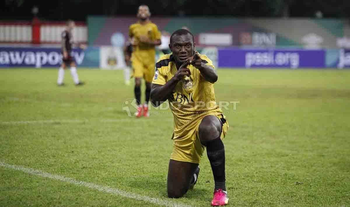 Selebrasi pemain Bhayangkara FC, Herman Dzumafo. Foto: Herry Ibrahim/INDOSPORT Copyright: © Herry Ibrahim/INDOSPORT