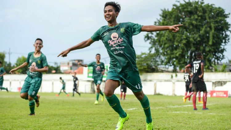 Muhammad Akrom saat masih memperkuat Persebaya Surabaya U-16. Copyright: © Media Persebaya