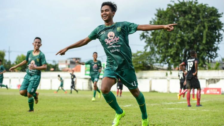 Muhammad Akrom saat masih memperkuat Persebaya U-16 di Pro Elite Academy. Copyright: © Media Persebaya