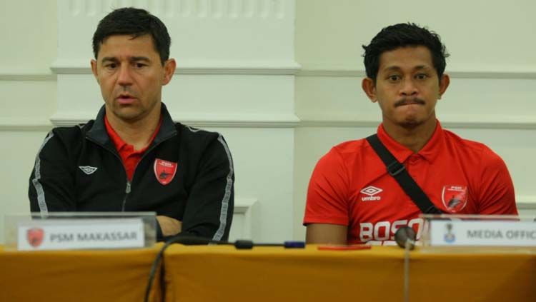 Pelatih Darije Kalezic (kiri) dan Rizky Pellu dalam jumpa pers PSM Makassar jelang melawan Bhayangkara FC di leg kedua Piala Indonesia. Copyright: © Media PSM