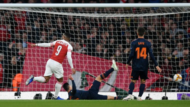 Alexandre Lacazette Mencetak dua gol melawan Valencia Copyright: © Shaun Botterill/Getty Images