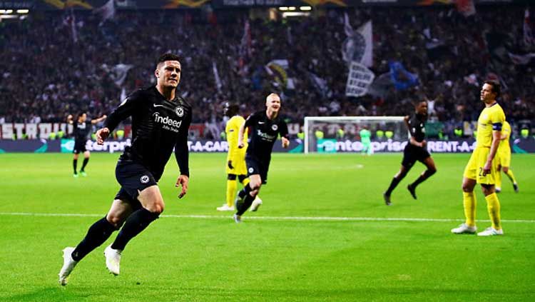 Bintang Frankfurt, Luka Jovic saat selebrasi usai mencetak gol ke gawang Chelsea di semifinal Liga Europa 2018-19. Copyright: © Chris Brunskill/GettyImages