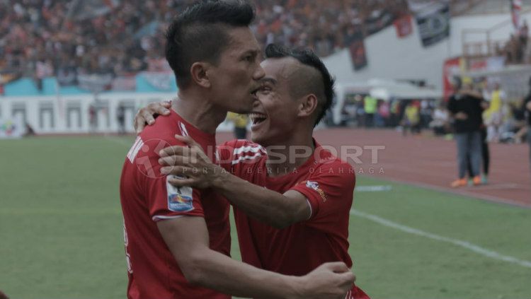 Ismed Sofyan dan Riko Simanjuntak selebrasi gol dalam laga Kratingdaeng Piala Indonesia: Persija vs Bali United. Copyright: © Abdul Aziz/INDOSPORT