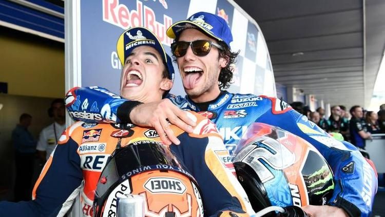 Alex Rins dan Marc Marquez usai balapan di MotoGP Spanyol, Minggu (05/05/19) Copyright: © Crash Net