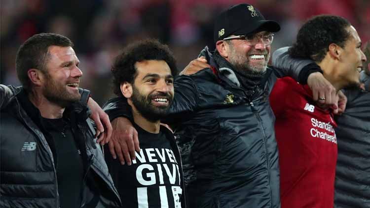 Meski absen, Mohamed Salah ikut merayakan keberhasilan Liverpool melaju ke final Liga Champions 2018/19. Copyright: © Twitter.com/liverpoolfc