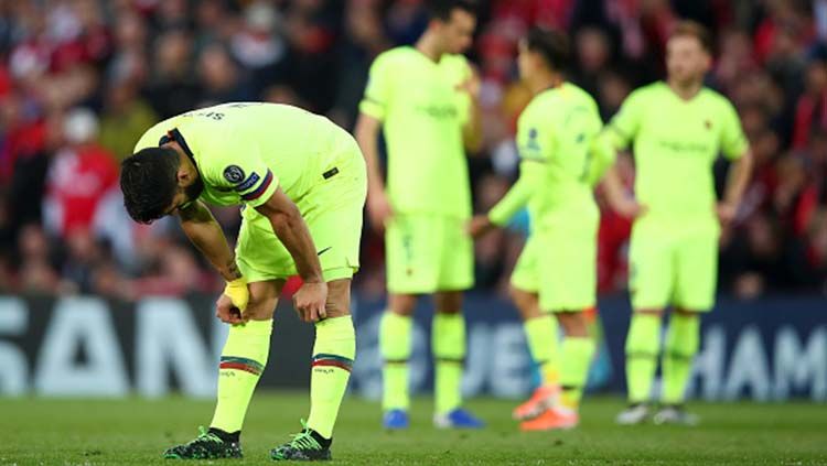 Luis Suarez menunduk kecewa usai Barcelona gagal ke babak final Liga Champions 2018/19. Copyright: © Clive Brunskill/Getty Images