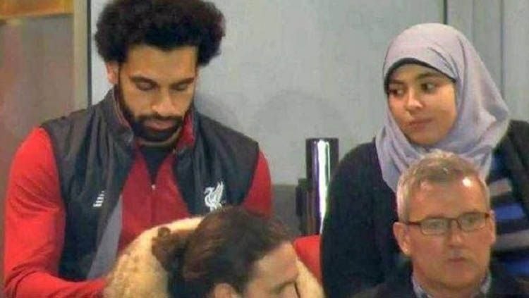 Penyerang klub Liga Inggris Liverpool, Mohamed Salah tetap rayakan Hari Natal bersama keluarga meskipun dirinya seorang muslim yang taat. Copyright: © thefamouspeople