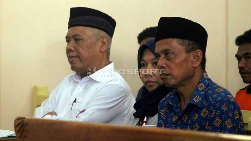 Sidang kedua kasus mafia bola, Lasmi dkk dapat dukungan dari suporter Persibara. Foto: Ronald Seger Prabowo/INDOSPORT Copyright: © Ronald Seger Prabowo/INDOSPORT
