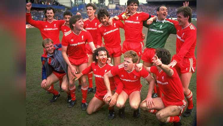 Aksi selebrasi pemain Liverpool yang menjuarai Liga Inggris musim 1985/86. Copyright: © Goal International
