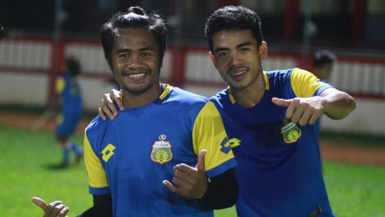 Dua pemain Bhayangkara FC, Ilham Udin Armaiyn dan Nurhidayat Haji Haris saat jalani latihan. Copyright: © Media Bhayangkara