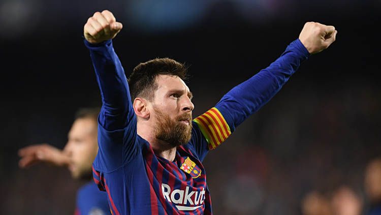Lionel Messi harus menanggung risiko menjadi pemain sepak bola terkenal yang kerap dikerubuti massa dalam jumlah besar. Matthias Hangst/GettyImages. Copyright: © Matthias Hangst/GettyImages