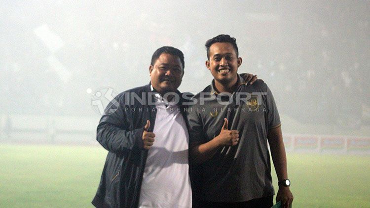 Manajer PSIS Semarang, Wahyu Winarto (kiri), dalam pertandingan Liga 1 2019. Copyright: © Ronald Seger/INDOSPORT