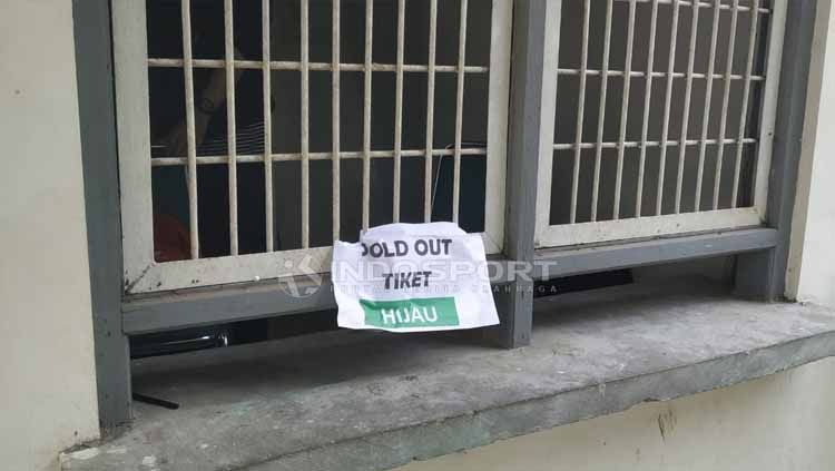 Loket karcis laga PSS Sleman vs Arema FC di Stadion Tridadi. Foto: Ivan Reinhard/INDOSPORT. Copyright: &copy; Ivan Reinhard/INDOSPORT