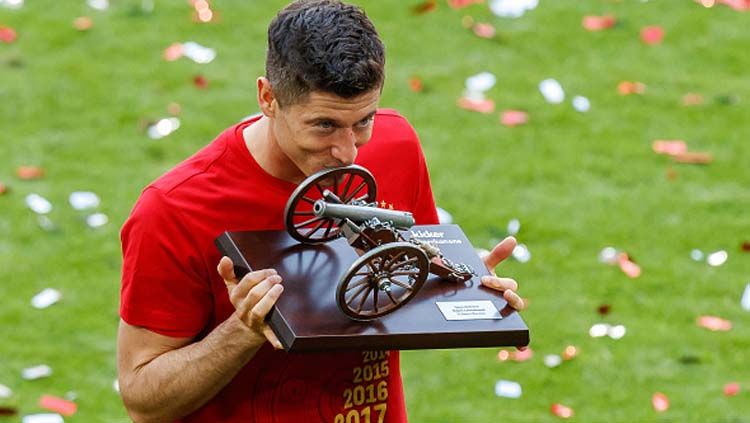 Robert Lewandowskikabarnya akan menandatangani perpanjangan kontrak dengan Bayern Munchen. TF-Images/GettyImages. Copyright: © TF-Images/GettyImages