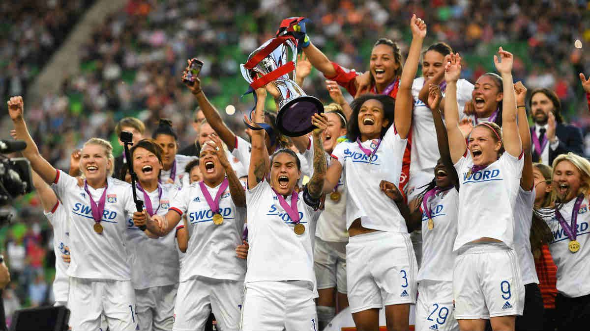 Selebrasi juara tim Olympique Lyon di Liga Champions Wanita 2018/19. Copyright: © twitter.com/OLfeminin
