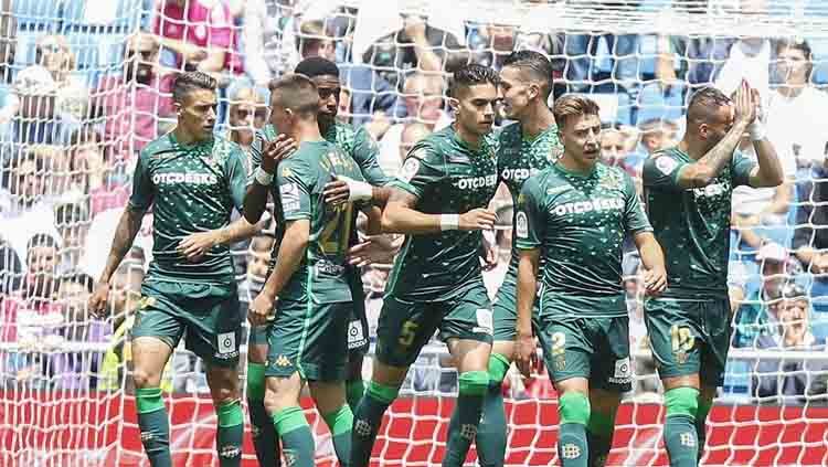 Para pemain Real Betis merayakan gol ke gawang Real Marid. Copyright: © Twitter.com/laliga