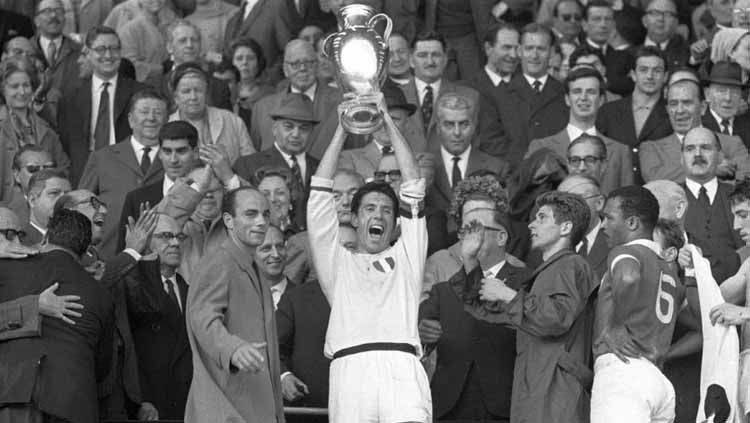 AC Milan saat juara Liga Champions 1963 Copyright: © Andreas Rentz/Bongarts/Getty Images