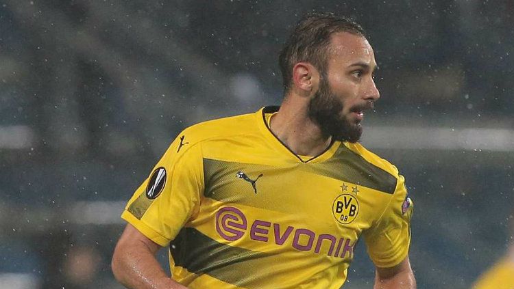 Borussia Dortmund kabarnya bersedia melepas satu pemainnya, Omer Toprak ke Werder Bremen pada bursa transfer musim panas 2019. Copyright: © GiveMeSport
