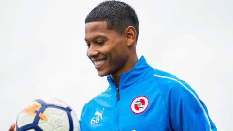 Apakah Darren Sidoel bisa bertahan di Reading FC atau malah dilepas ke klub antah berantah? Copyright: © instagram.com/darren.sidoel