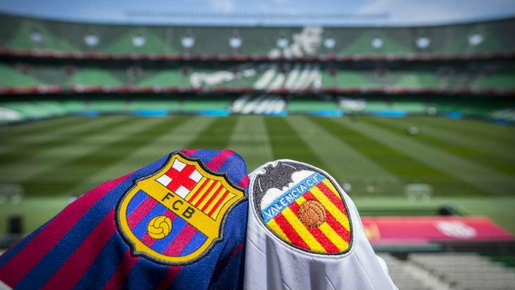 Ilustrasi jersey Barcelona dan Valencia yang bersanding sebelahan jelang final Copa del Rey 2018/2019. Copyright: © Marca