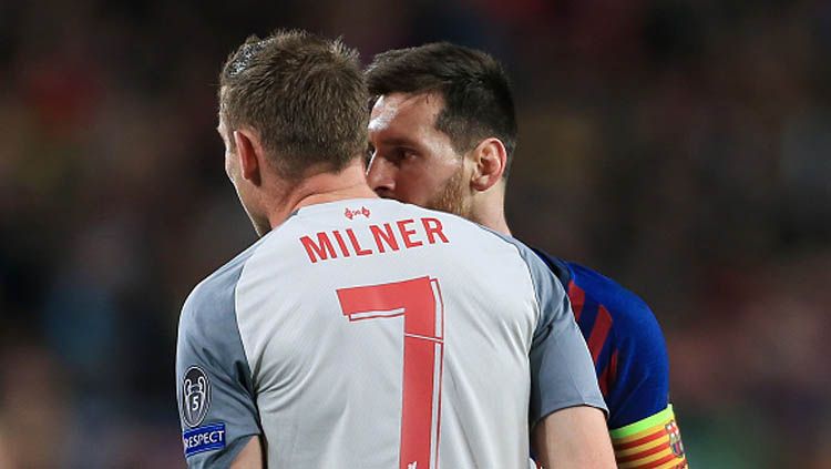 James Milner dan Lionel Messi saat keduanya bertemu di semifinal Liga Champions. Copyright: © Simon Stacpoole/Offside/Getty Images