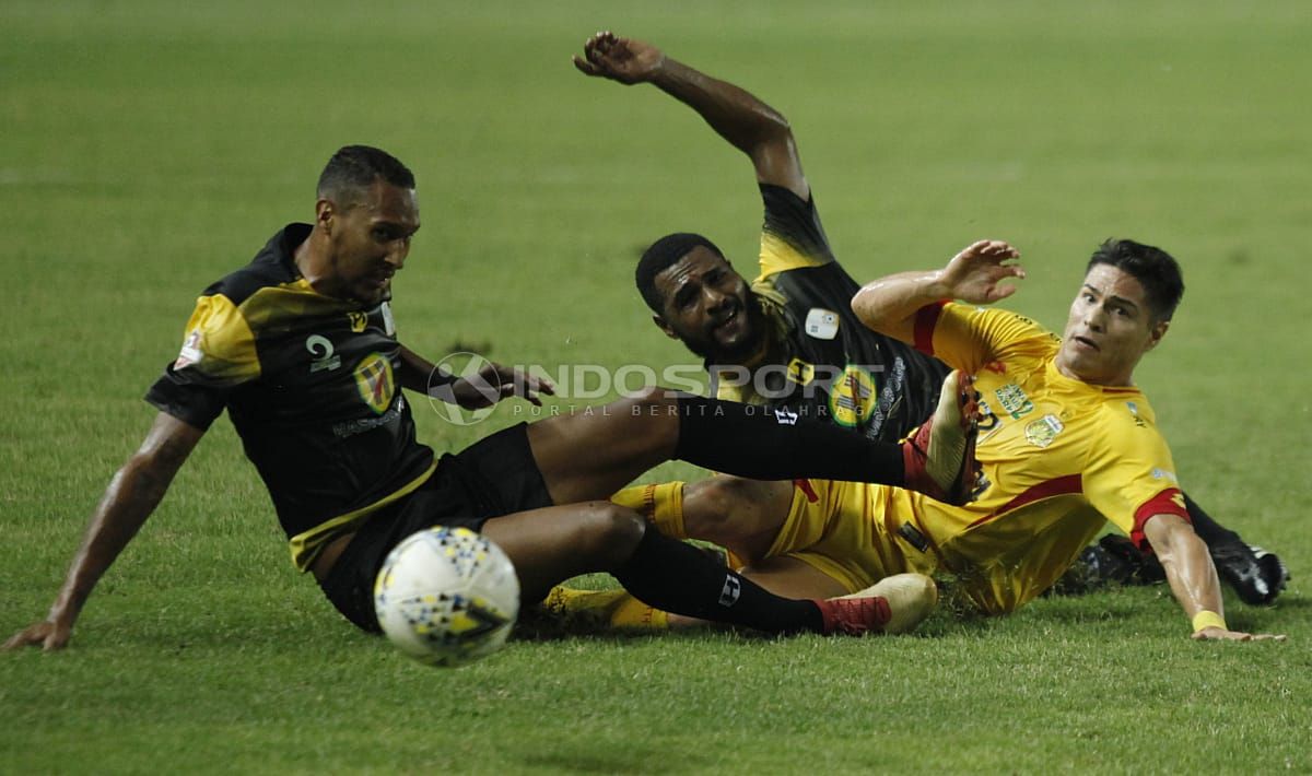 Pertemuan Barito Putera vs Bhayangkara FC pada Liga 1 2019 lalu. Copyright: © Herry Ibrahim/INDOSPORT.COM