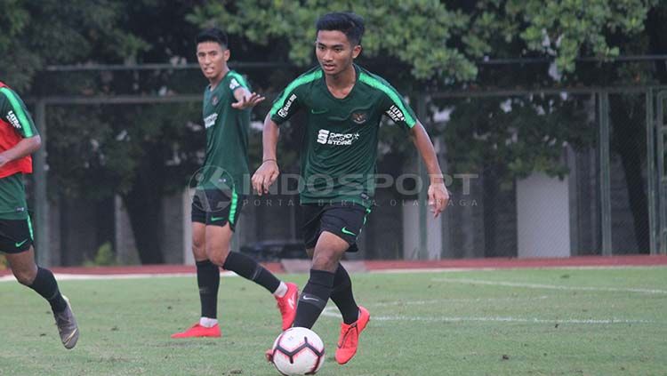 Pemain muda Persela Lamongan, Hambali Tolib dipanggil training center Timnas Indonesia U-23. Copyright: © Ronald Seger Prabowo/INDOSPORT
