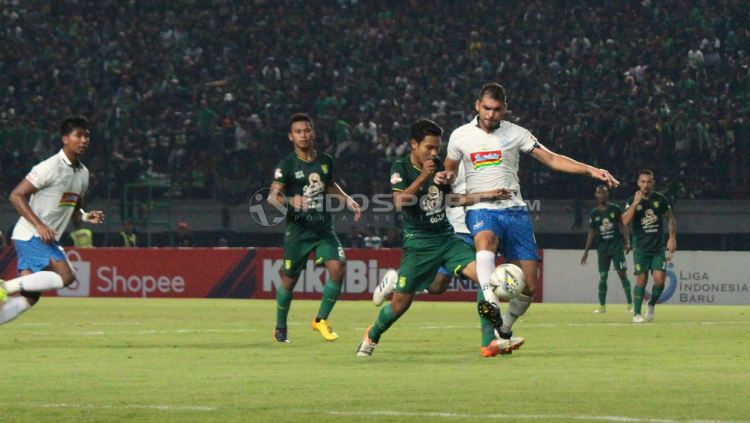 Situasi pertandingan Persebaya Surabaya vs PSIS Semarang. Fitra Herdian/INDOSPORT.COM Copyright: © Fitra Herdian/INDOSPORT.COM