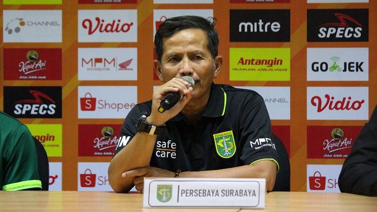 Pelatih Persebaya, Djadjang Nurdjaman saat konferensi pers beberapa waktu lalu. Copyright: © Fitra Herdian/INDOSPORT
