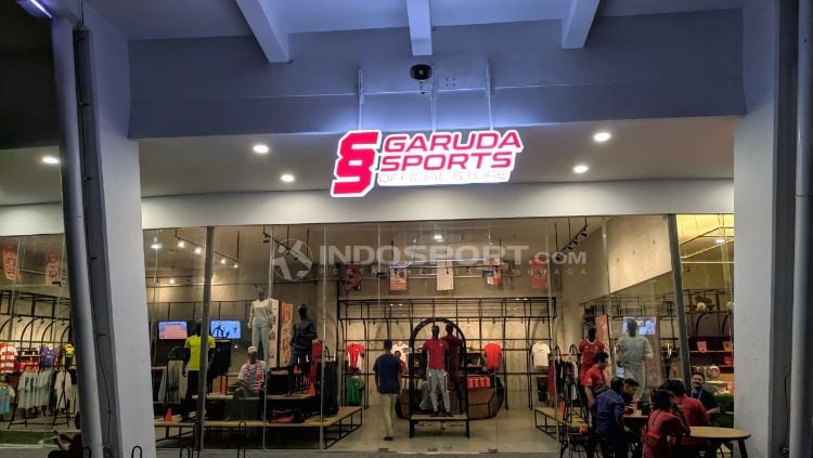 Garuda Sports, toko merchandise resmi Timnas Indonesia. Zainal Hasan/INDOSPORT.COM Copyright: © Zainal Hasan/INDOSPORT.COM