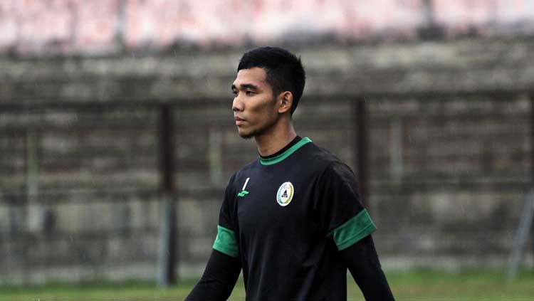 Pelatih kiper Persita Tangerang, Mukti Ali Raja mengaku kurang puas dengan penampilan kiper, Try Hamdani di laga perdana Liga 1. Copyright: © pss-sleman.co.id