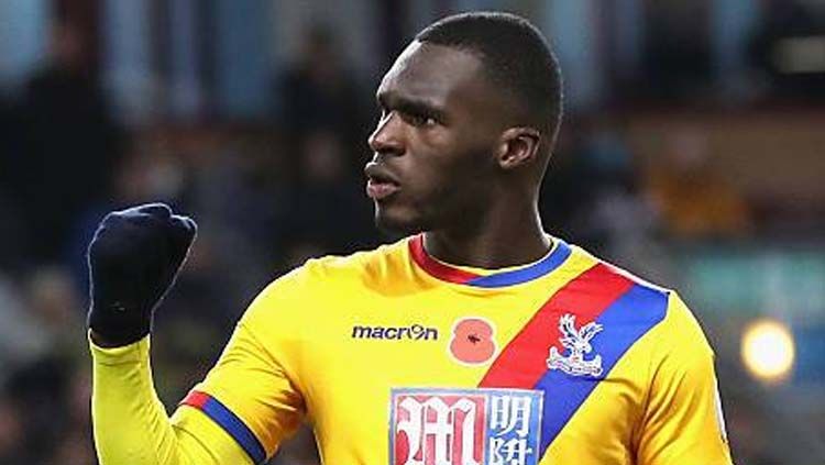 Christian Benteke saat melakukan selebrasi bersama Crystal Palace Copyright: © Ian MacNicol/Getty Images