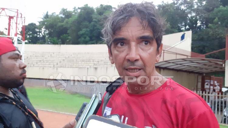 Luciano Leandro tak memungkiri akan sangat senang bila bisa melatih Persija Jakarta. Copyright: © Sudjarwo/INDOSPORT