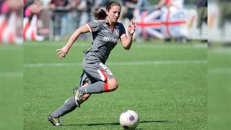 Pemain sepak bola wanita berdarah Indonesia Vanity Lewerissa punya kiat tersendiri untuk membagi waktu dalam mengejar karier dan menjaga hubungan dengan keluarga. Copyright: © Sportpix.be/David Catry/nieuws.vrouwenvoetbal.be