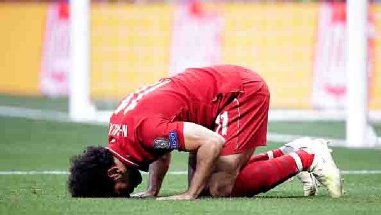 Mohamed Salah punya cara sendiri untuk bagi-bagi 'THR'. Copyright: © Bustamante/Soccrates/Getty Images