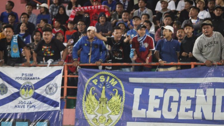 DPP Brajamusti akan melapor ke polisi usai 9 fans PSIM Yogyakarta ditembak selepas menyaksikan laga Liga 2 2019 melawan Mitra Kukar Copyright: © Ronaldo Seger/INDOSPORT